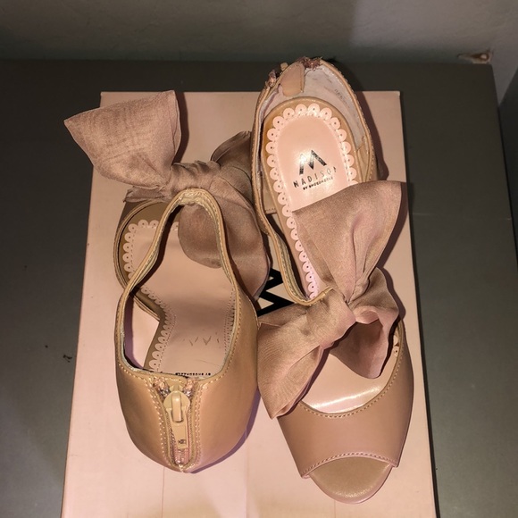 Size 6.5 Nude Kelcey platform heel. Madison by Shoedazzle. - Picture 2 of 6